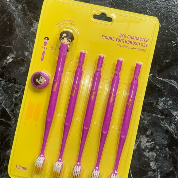 BTS CHARACTER FIGURE TOOTHBRUSH J-HOPE - Picture 1 of 3